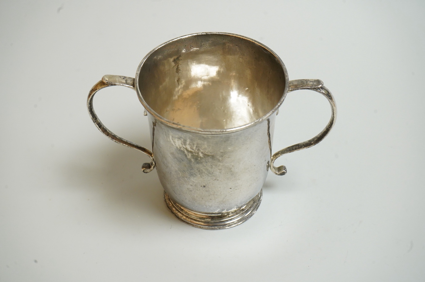 A George II silver two handled loving cup by William Shaw II & William Priest, London, 1753, height 89mm, 5oz.